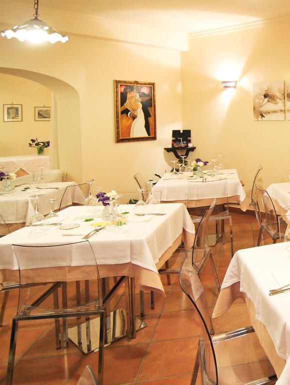 L' Antico Cortile Hotel Caserta Ngoại thất bức ảnh