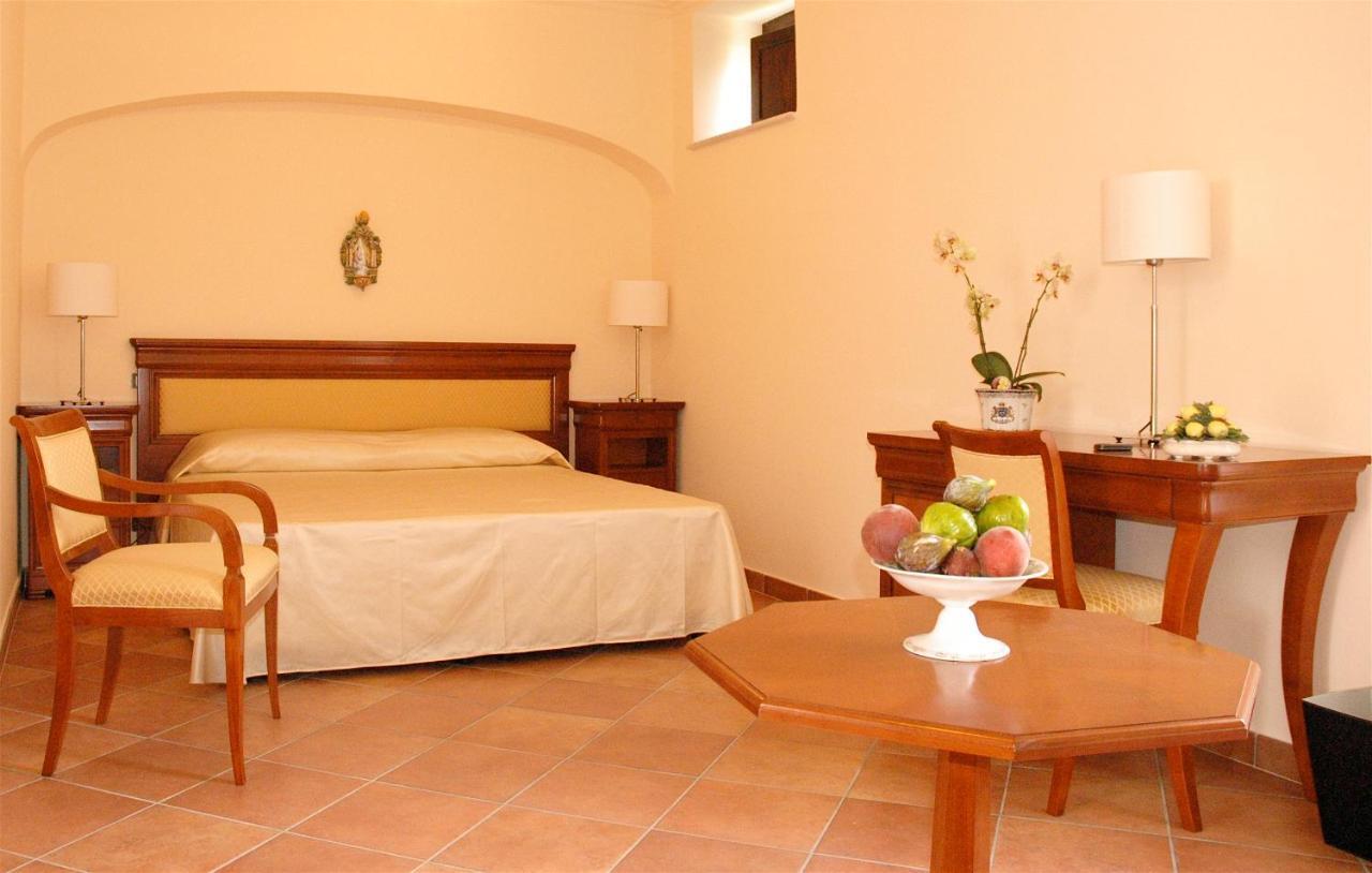 L' Antico Cortile Hotel Caserta Ngoại thất bức ảnh